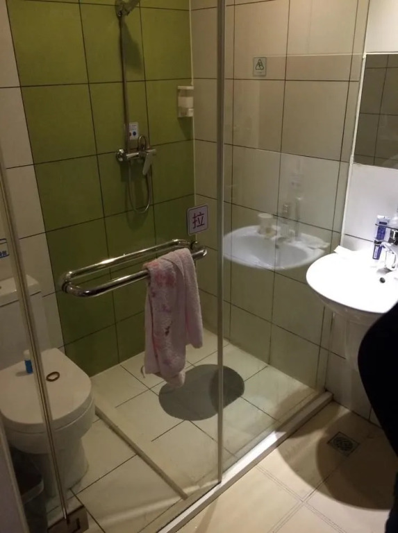 100 Hotel