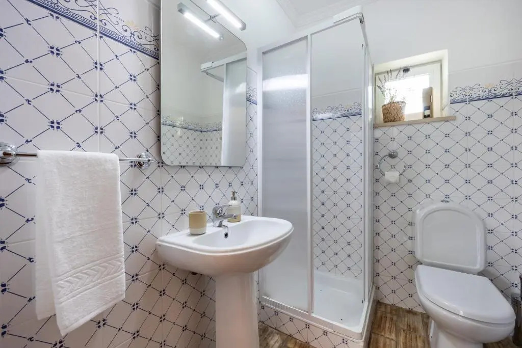 CoolHouses Luz, 3 Bed linked house, shared pool, a stone's throw of the sea, Casa Sirrah