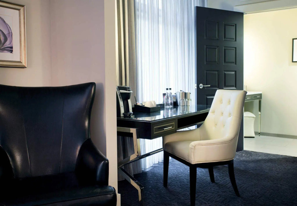 Ambassador Hotel Kansas City, Autograph Collection