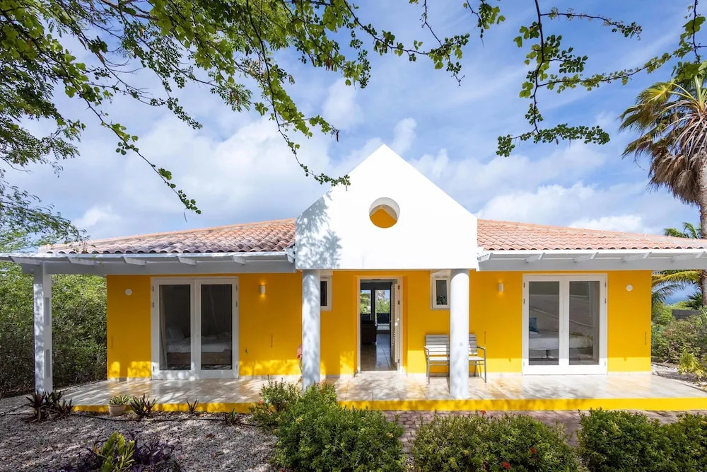 Tropical Paradise Bliss Villa at Coral Estate