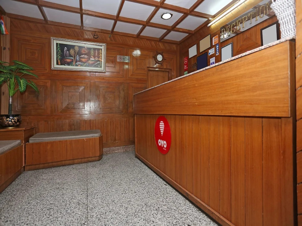 OYO 4889 Hotel Moon 2