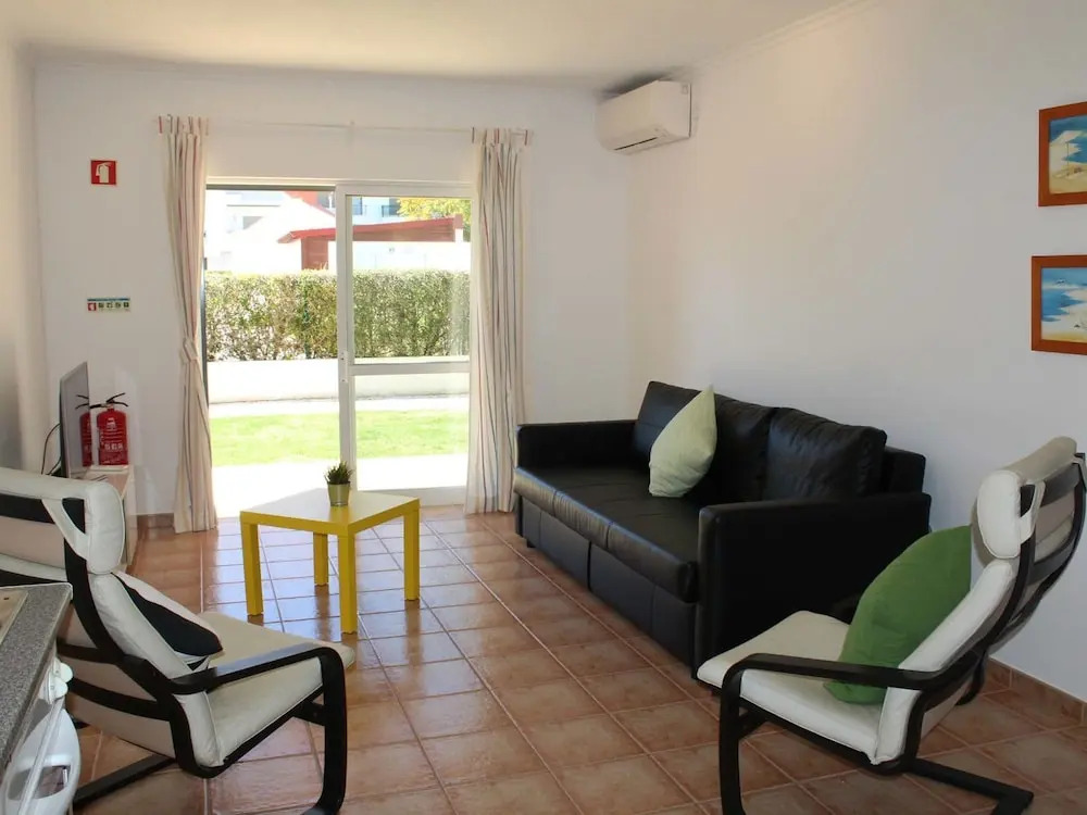 Excellent one Bedroom Apartment in Meia Praia, With Communal Pool