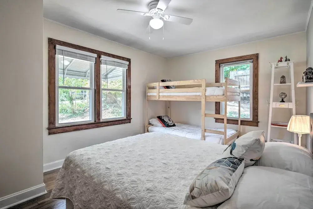 Cozy Arden Cottage, 2 Mi to Lake Julian Park!