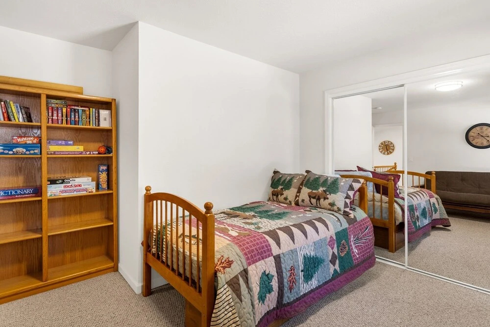 The Gathering Place - 2-Level Home with Game Room by Yosemite Region Resorts