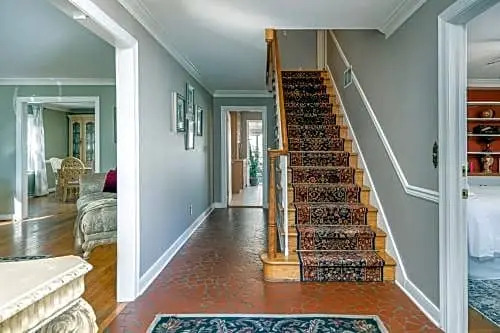 Colonial Gardens B & B
