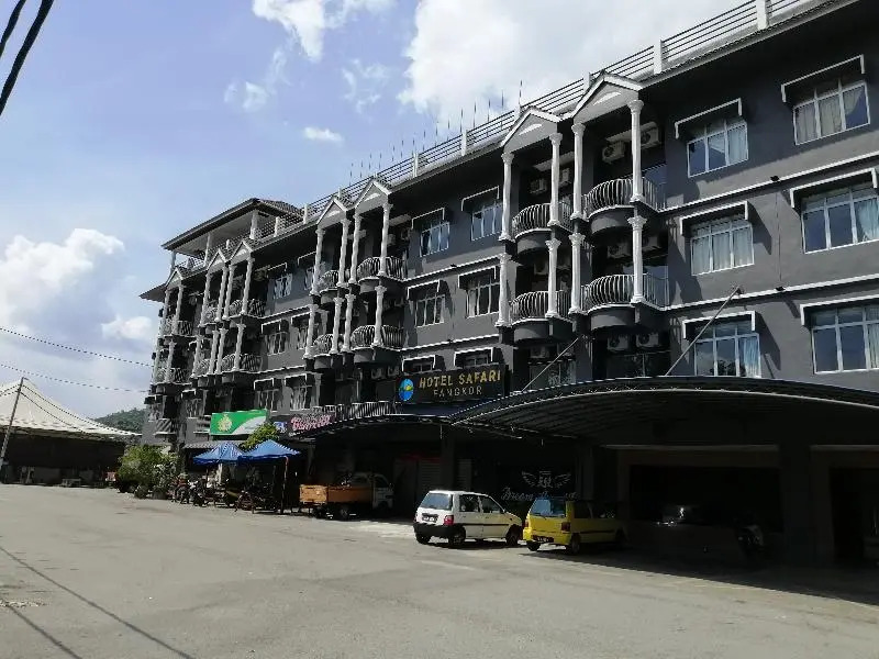 Safari Hotel by OYO Rooms