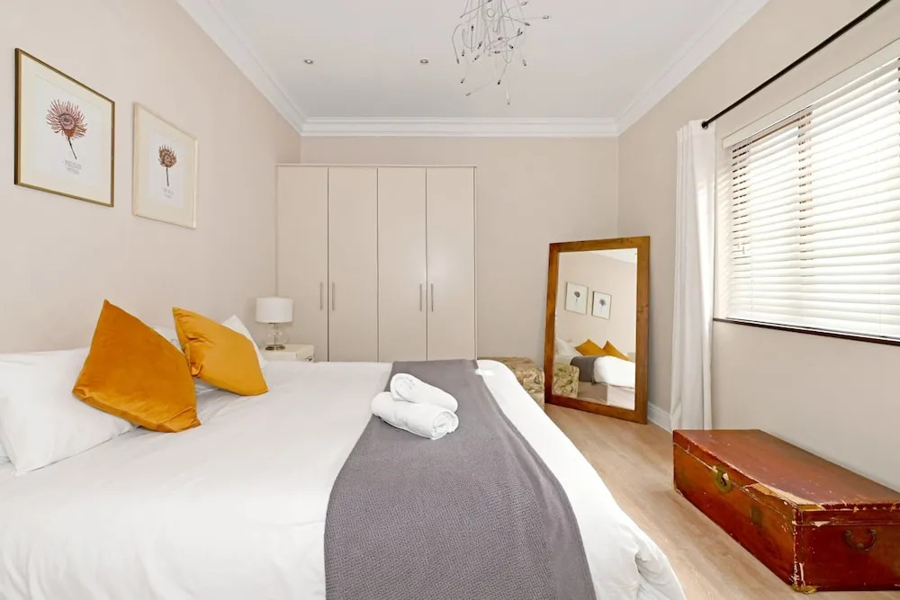 Charming Sea Point 1 Bed With Leafy Patio