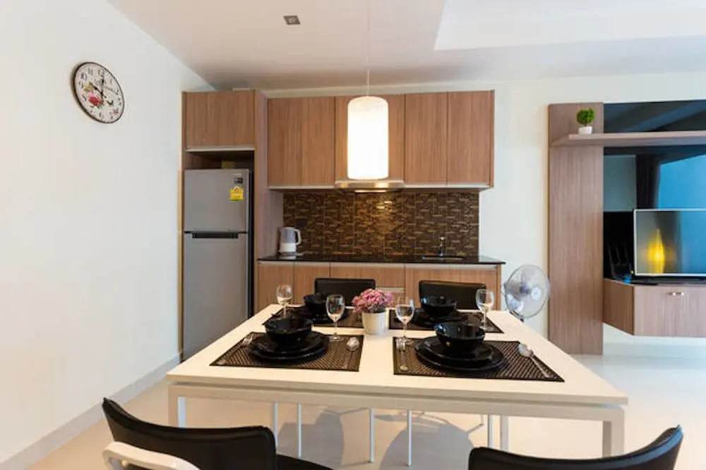 Nam Talay Jomtien Beach - Rooftop Ocean View - Close to Beach, Pool & Gym