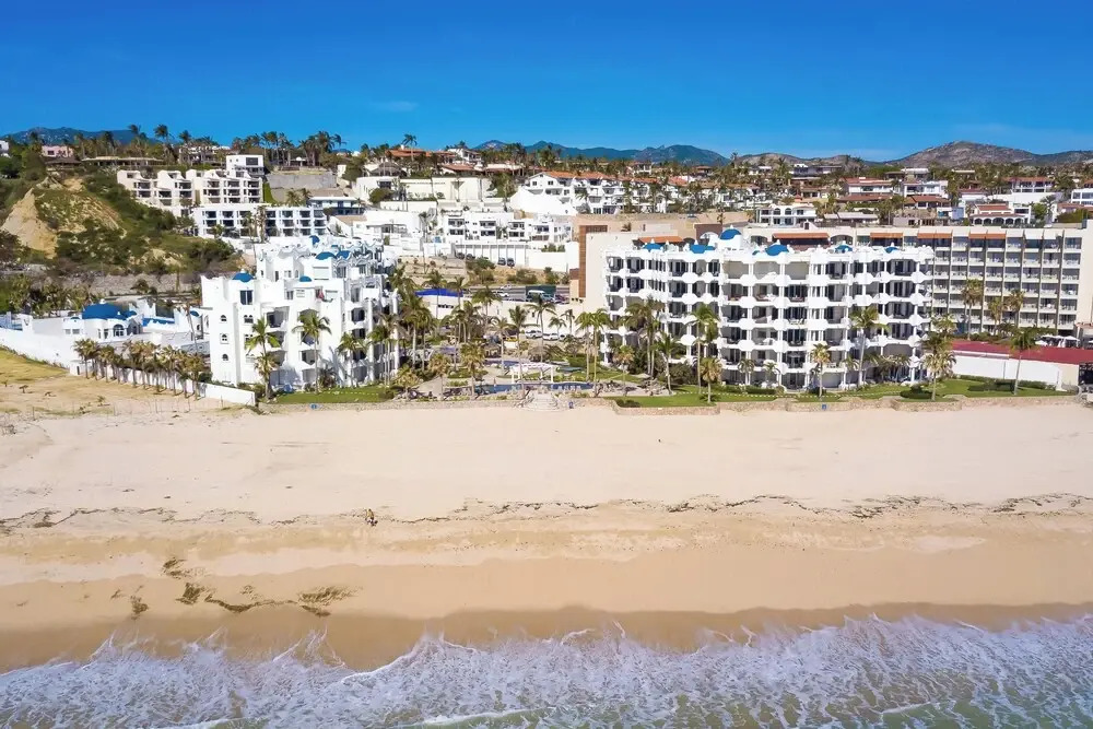 Beachfront Oasis in Cabo with Resort Amenities