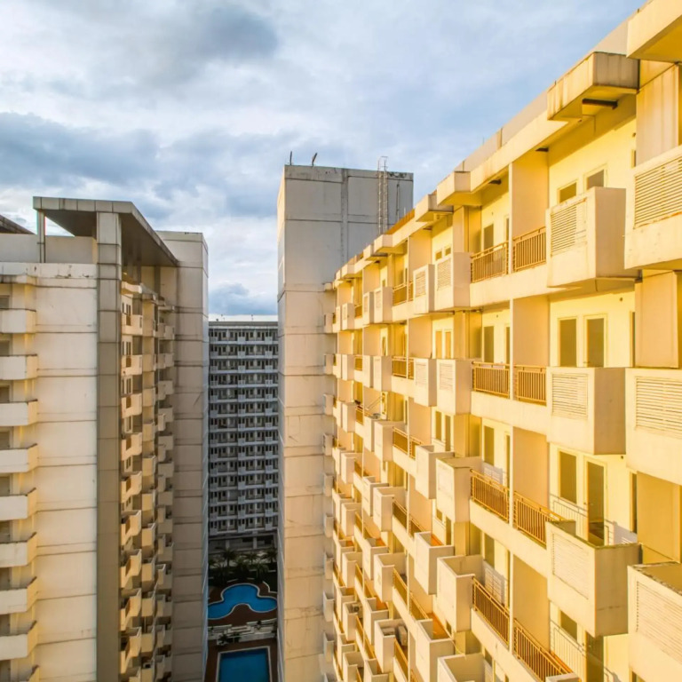 Skyland Sentul Tower Apartment