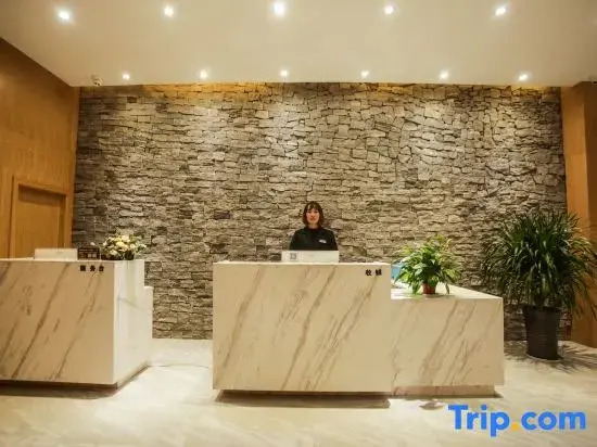 the L Hotel (Hongya Central Plaza Store)