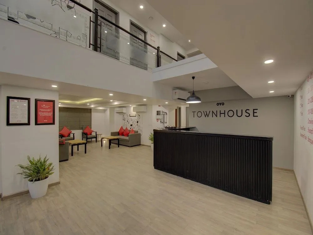 OYO Townhouse 150 Hotel Sahaj Palace