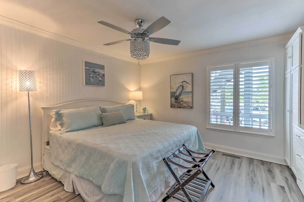 Harbor Island Beach Retreat - Steps to Ocean!