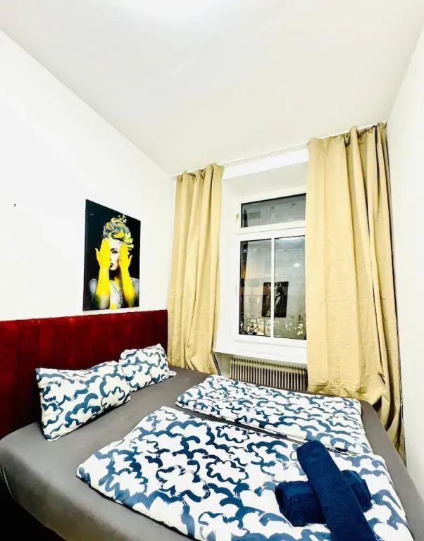 Bright 4BR Apt for 8 Near FAC Platz