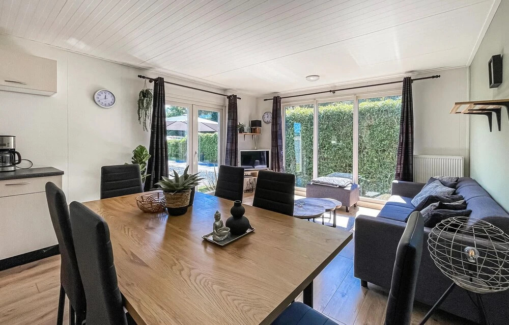Awesome Home In Heinkenszand With Wifi