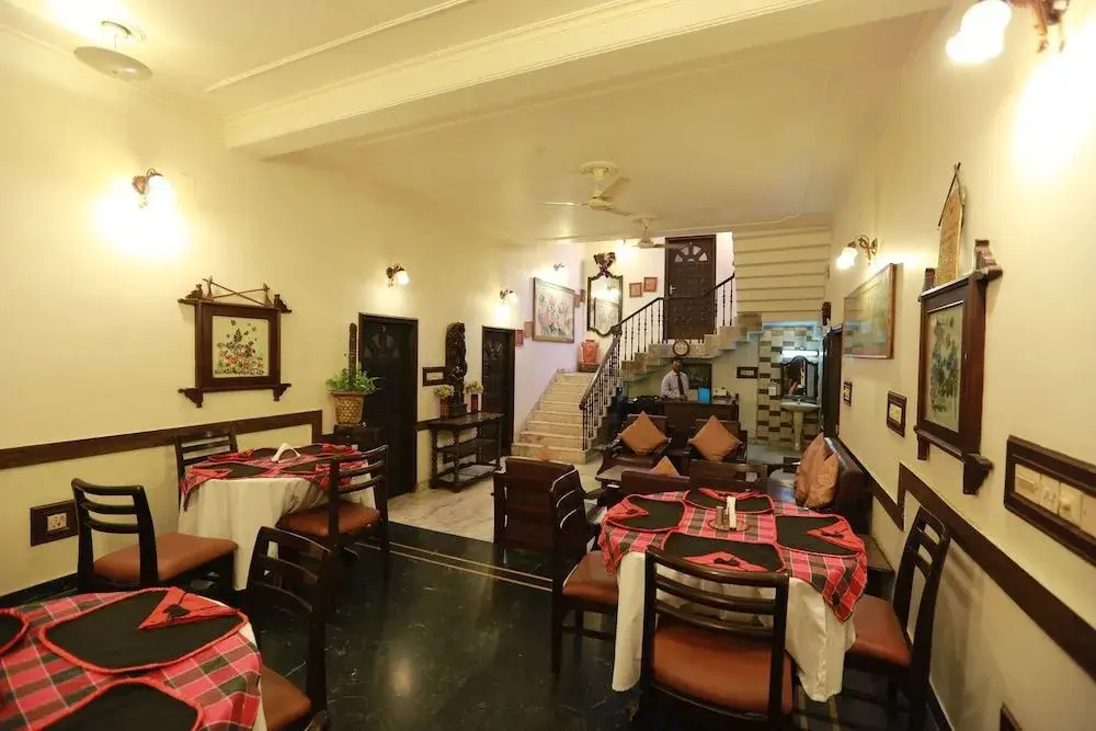 OYO 8844 Meadows Inn