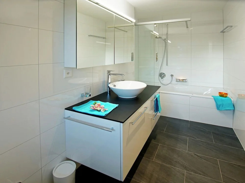 Luxury Apartment with Hot Tub in Veysonnaz