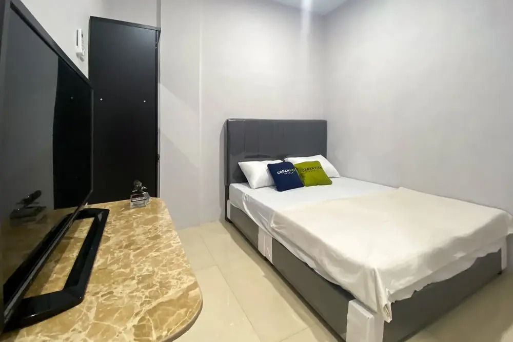 Urbanview Hotel near DC Mall Crown Homestay Batam