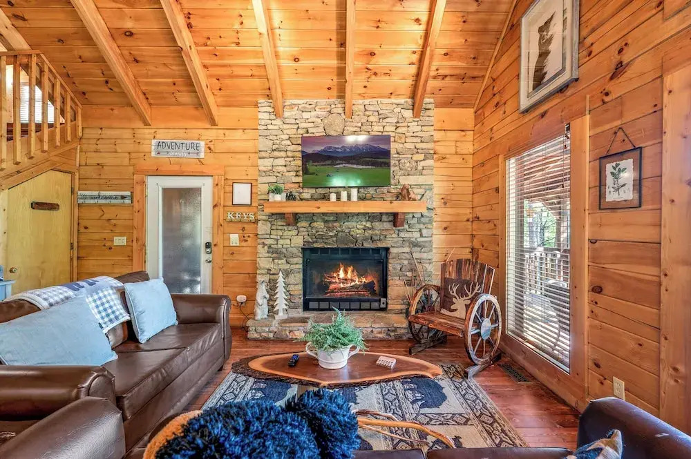 Sevierville Cabin w/ Deck: Minutes to Pigeon Forge