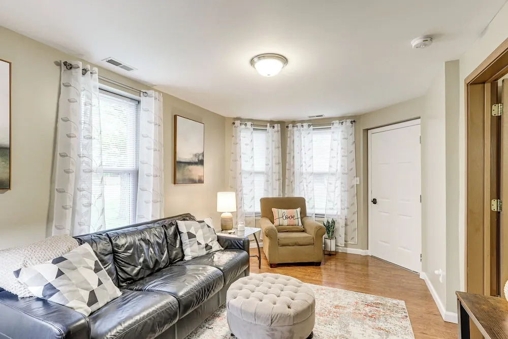 Pet-friendly Pacific Cottage Near Purina Farms!