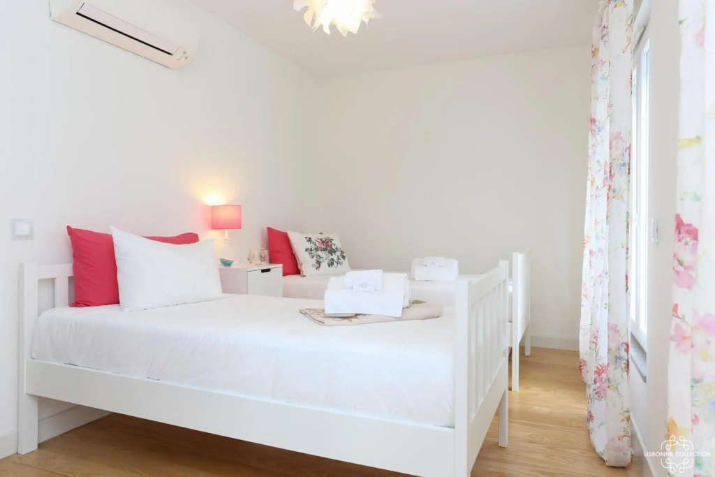 Azulejos' Charming Apartment with Terrace 2 by Lisbonne Collection