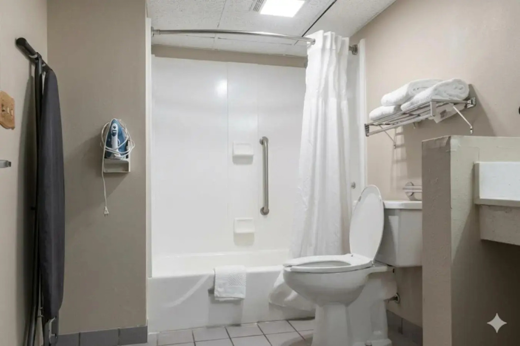 Quality Inn & Suites Moline Airport
