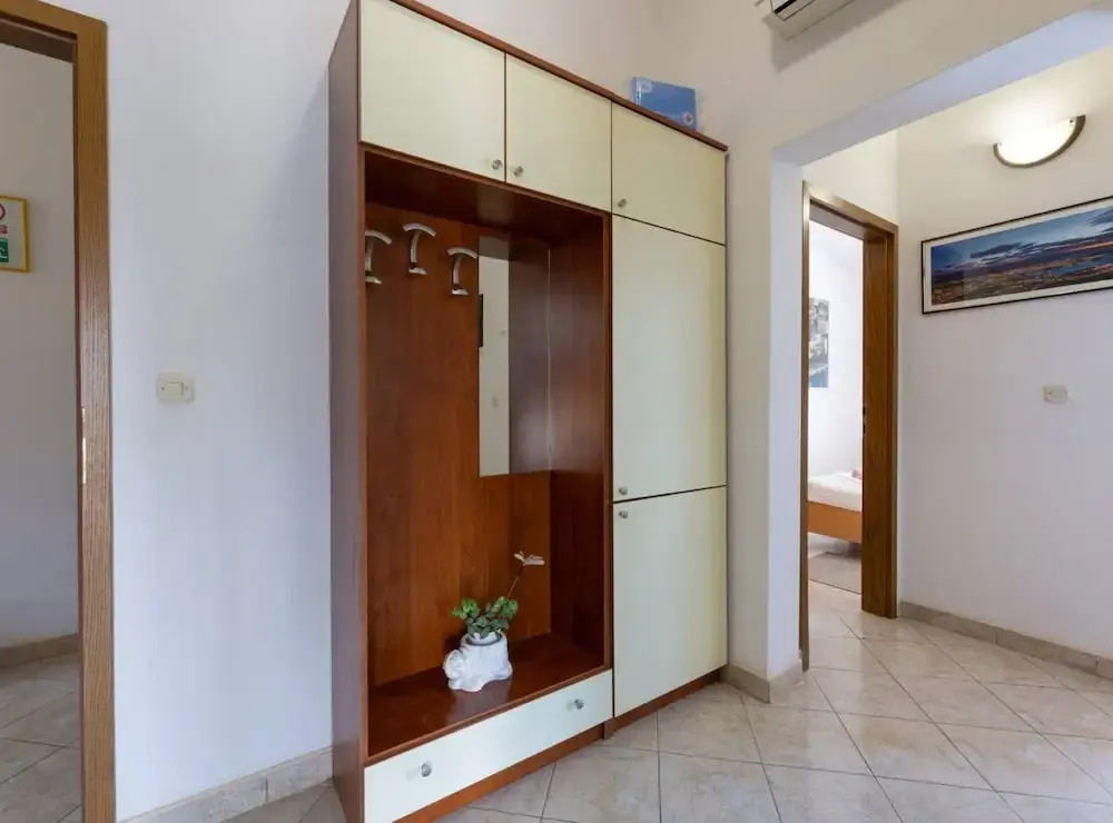 Bright and Spacious Apartment With Terrace in Kastel Stafilic