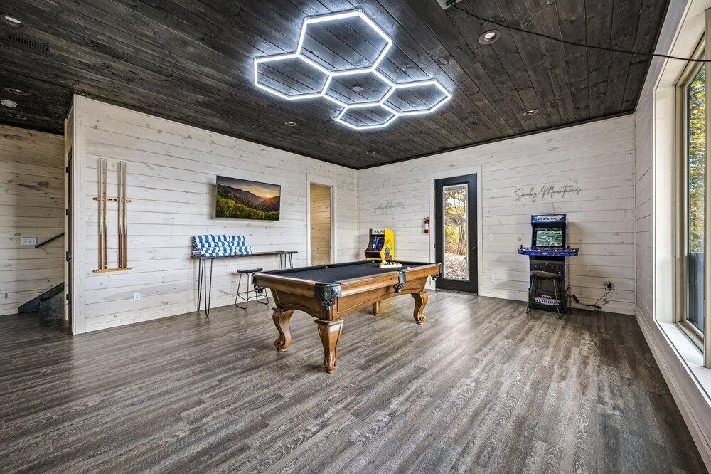 Ski Mountain Swim 3 Bedroom Home by Redawning