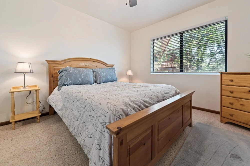 Oso Grande Lodge - Well Located Cabin With A Lake And Ski Slope View! Ping Pong And Foosball Table! 5 Bedroom Home