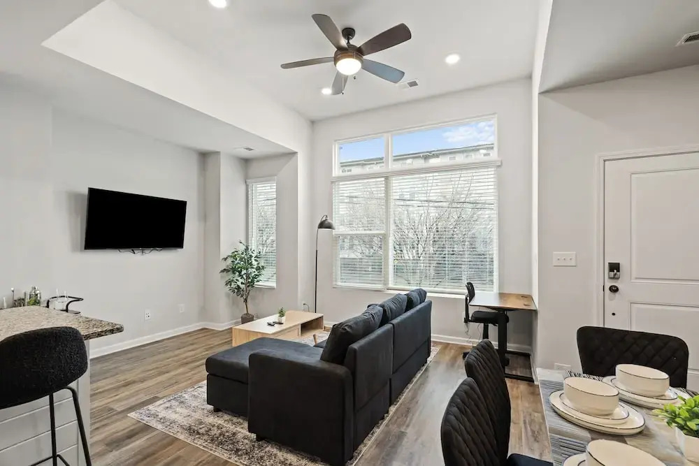King 3BR Townhouse in Camp North End
