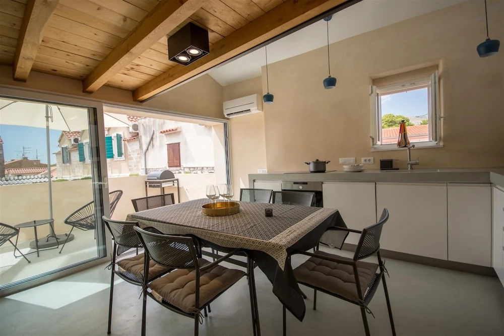 Casa Sepia