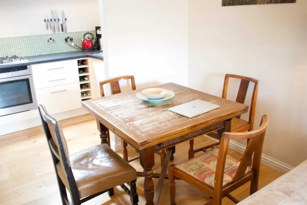 Modern And Charming 2 Bedroom Old Town Apartment