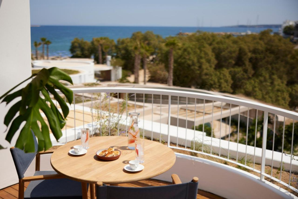 Avant Mar Paros