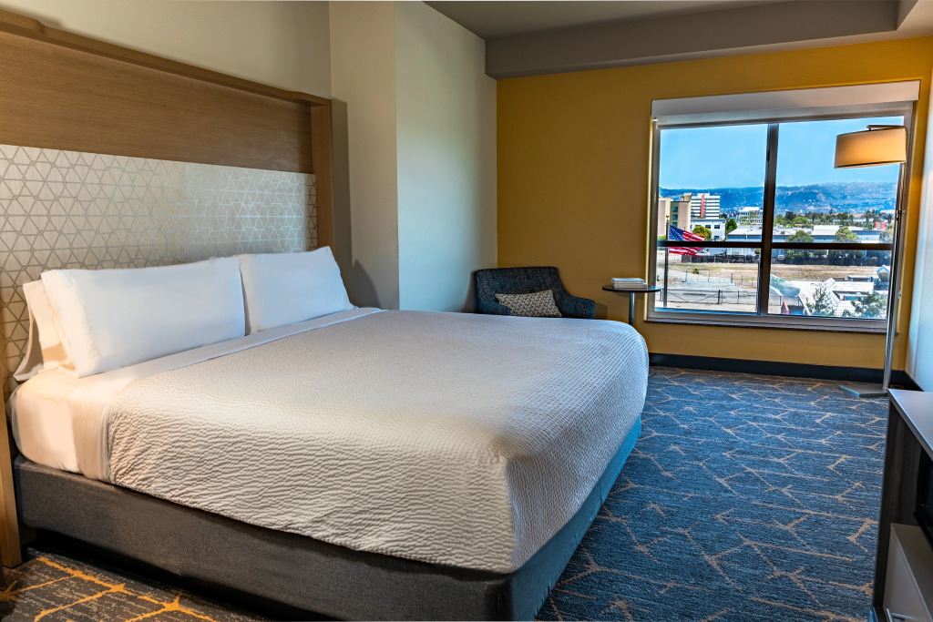Holiday Inn & Suites Oakland - Airport by IHG