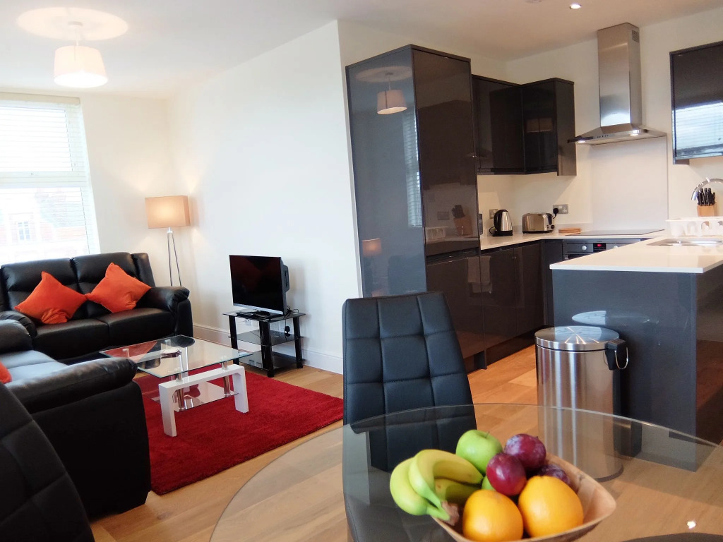 Twickenham Evergreen House by Vantage Apartments