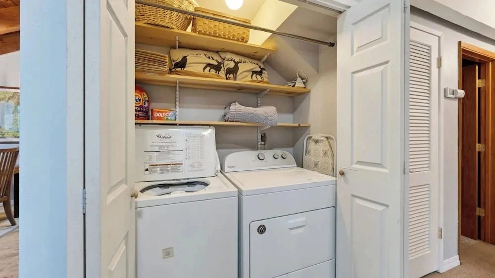 Incline Pines Retreat by Avantstay Private Hot Tub + Wraparound Deck + Views Near Dining and Shops