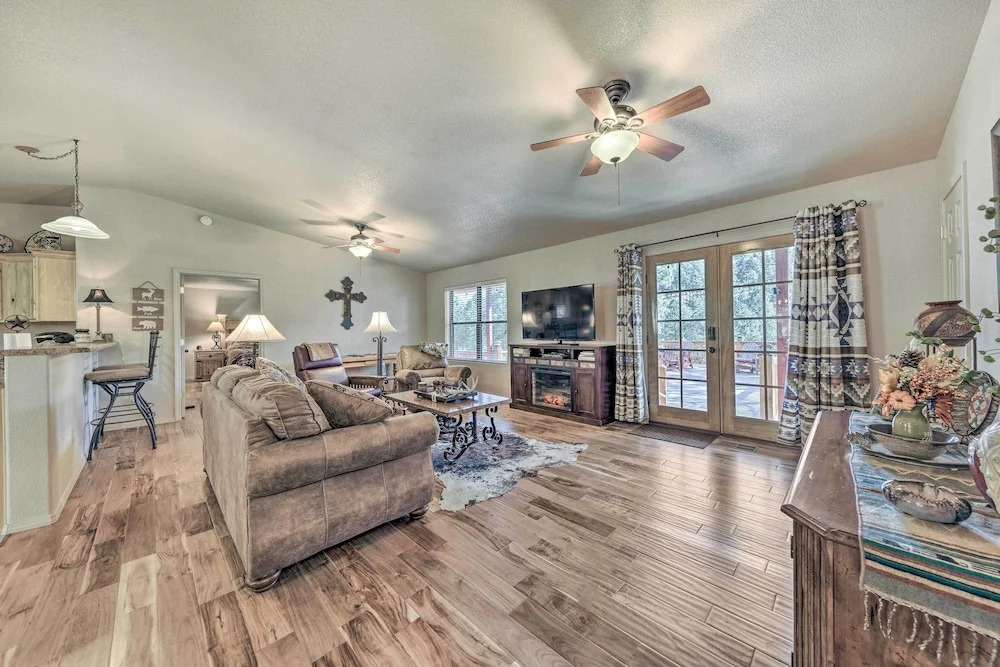 Charming Ruidoso Home w/ Deck & Lovely Views!