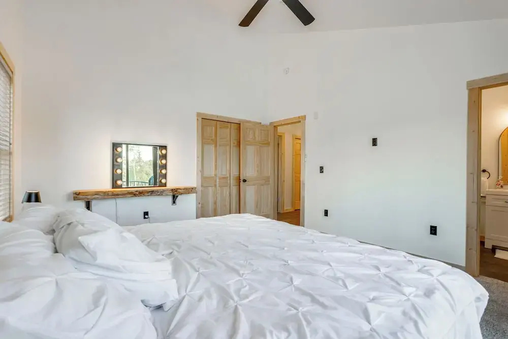 Mtn Cabin w/ Hot Tub + Game Room in Mchenry