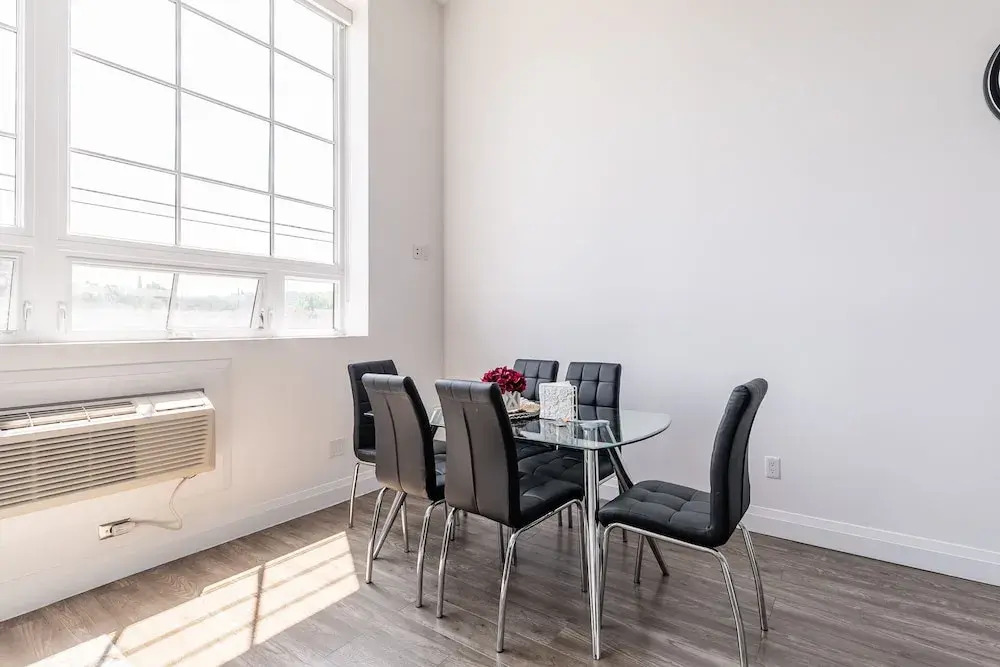 GLOBALSTAY. Dundurn Lofts. Free parking. Gym