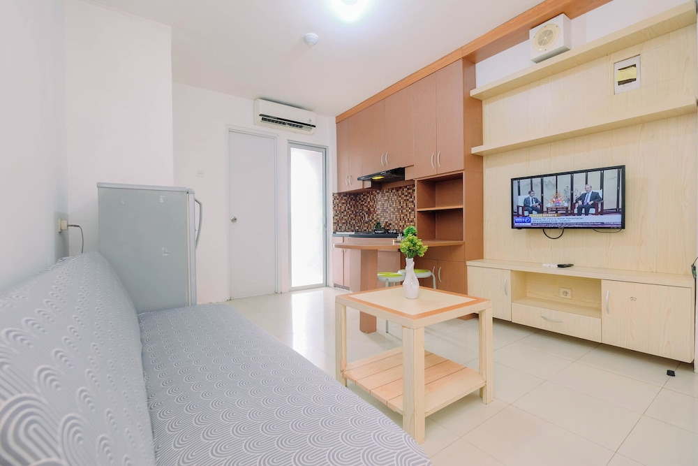 Serene And Warm 2Br At Apartment Bassura City