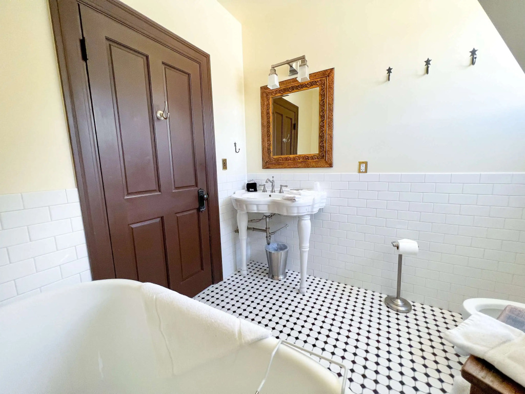 Sheridan Inn - Best Western Signature Collection