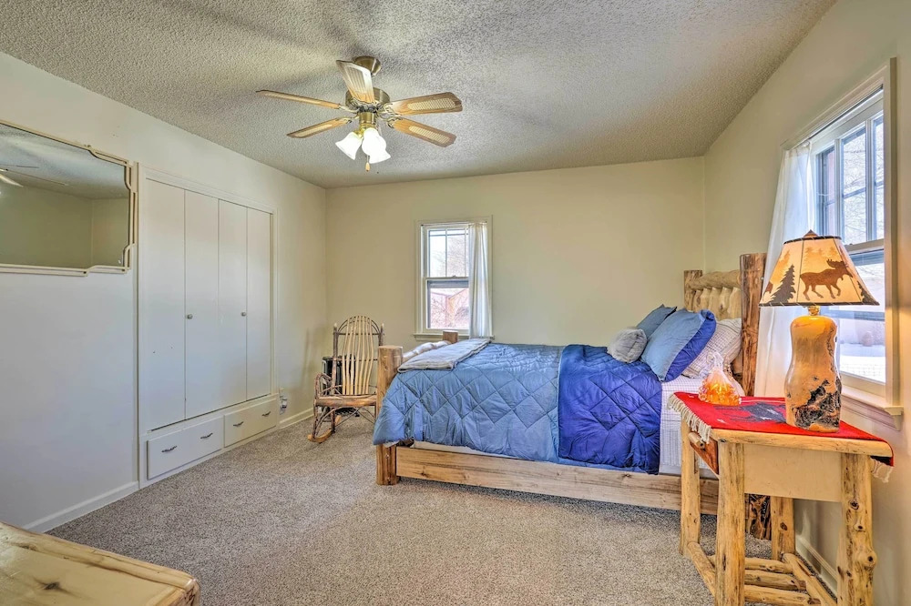 Walk to Arkansas Riverwalk Trail: Cañon City Home