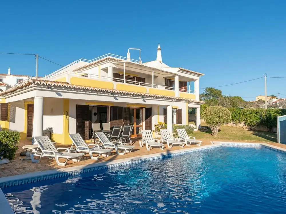 Cozy Villa in Albufeira With Swimming Pool