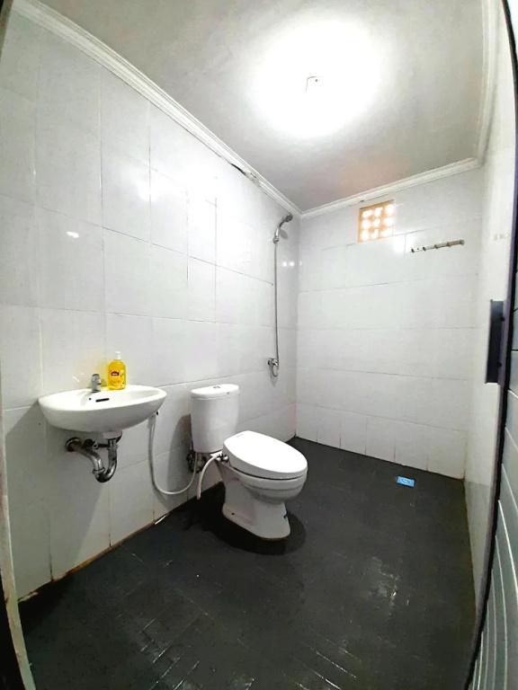 Safe House Bed and Breakfast - Hostel - Adults Ony