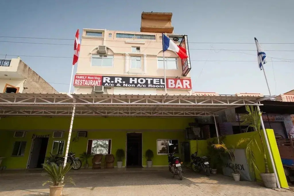 R K Hotel And Bar