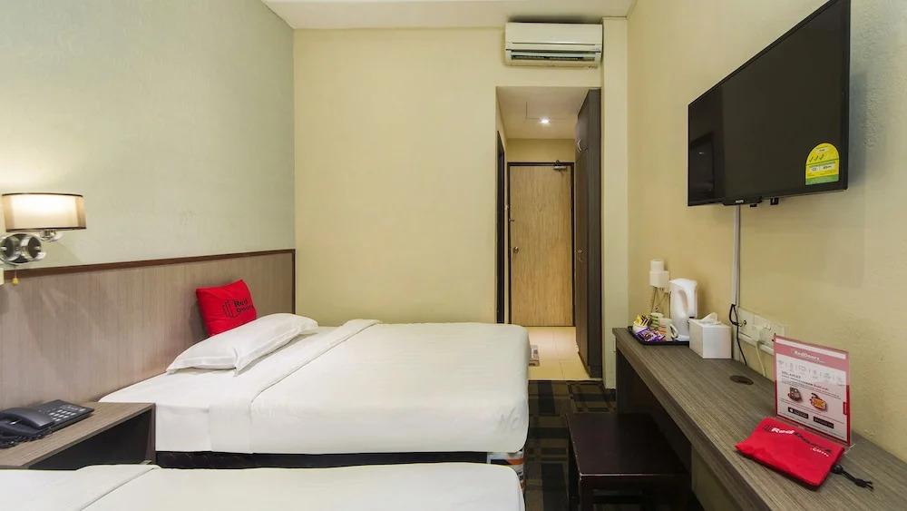 RedDoorz Plus near Lavender Street