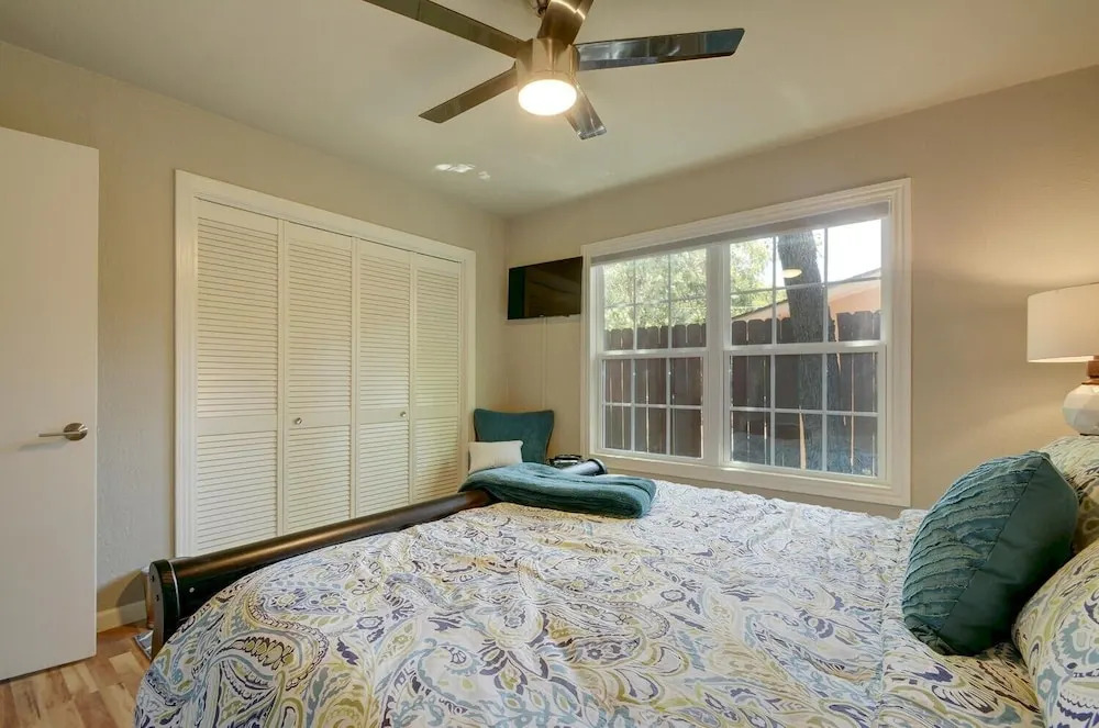 3BR 2BA Elegant Tarrytown House by RedAwning