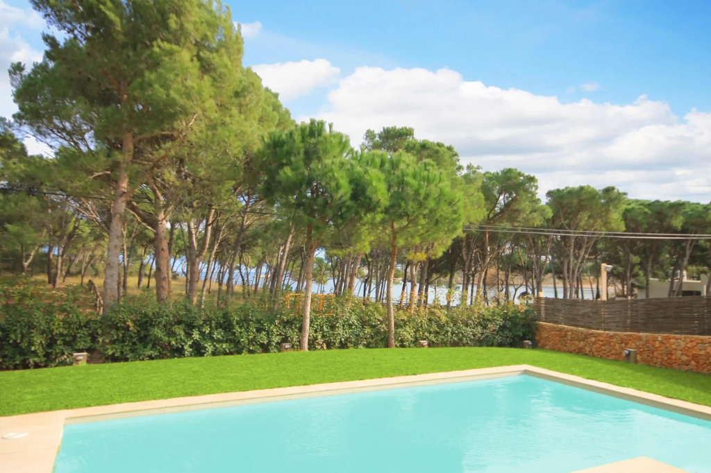 Claudia in L'Escala with 5 bedrooms and 4 bathrooms
