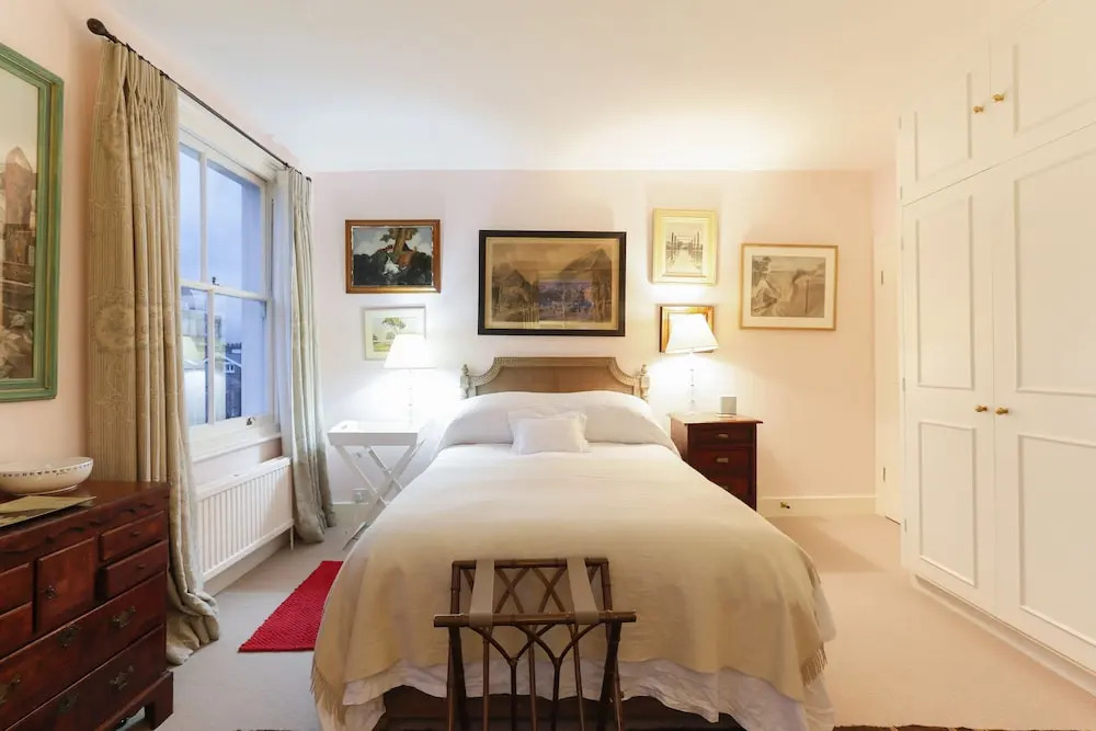 JOIVY Attractive Chelsea Apartment Sleeps 4