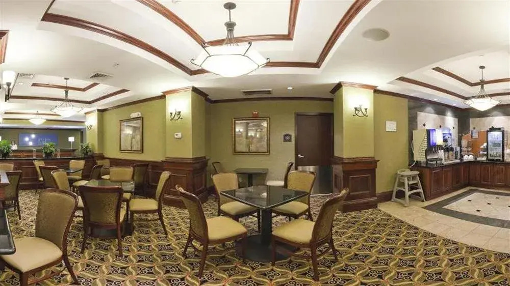 Holiday Inn Express Hotel & Suites Shawnee I-40 by IHG